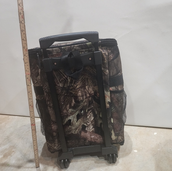 Uline Mossy Oak Rolling Wheeled Cooler Bag- Camo - Picture 9 of 9